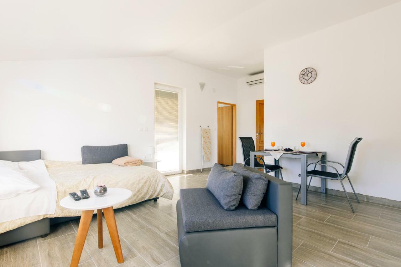 Apartments Luce ザダル エクステリア 写真