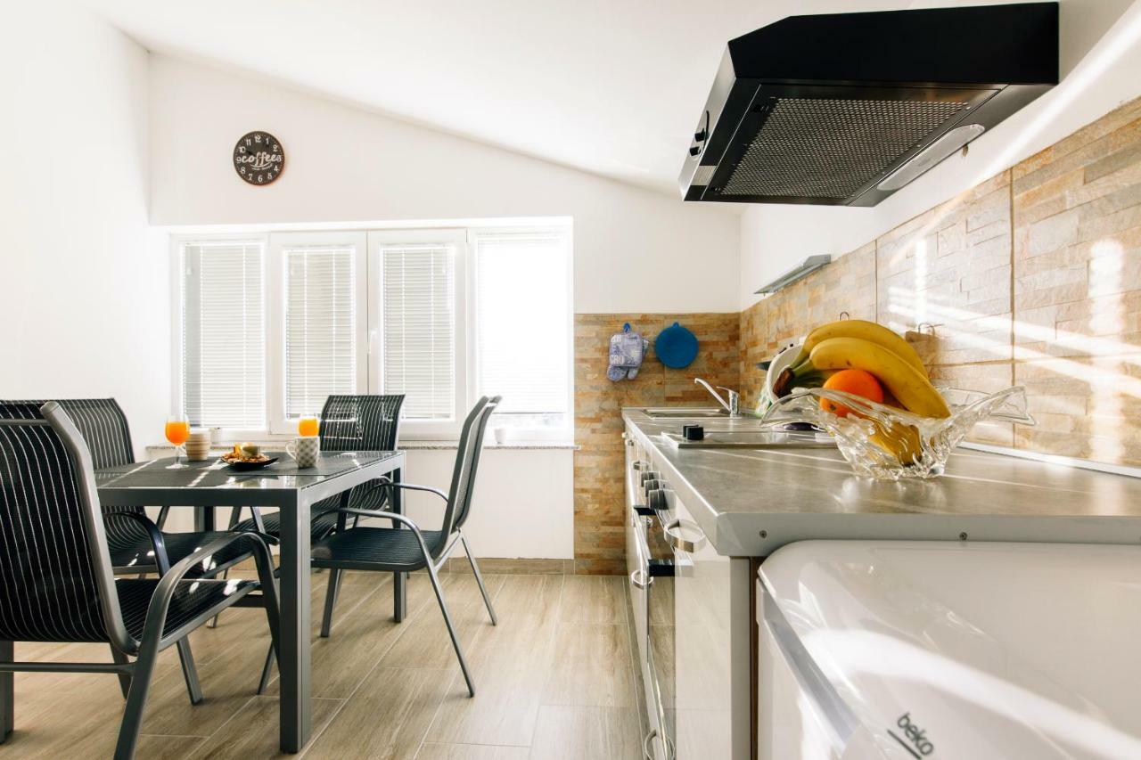 Apartments Luce ザダル エクステリア 写真